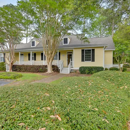 Cottage With Deck And Pool Access About 6 Mi To Beach